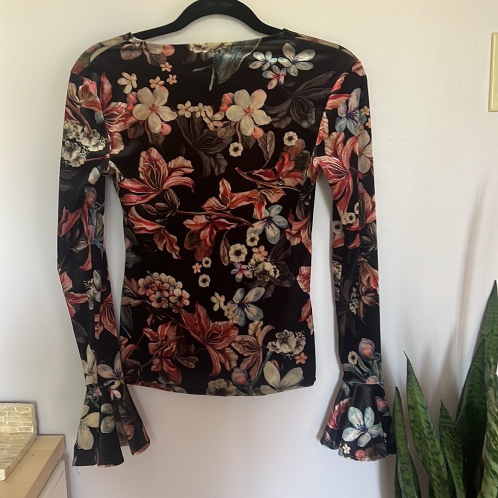 Gorgeous Floral Top - Picture 5 of 7